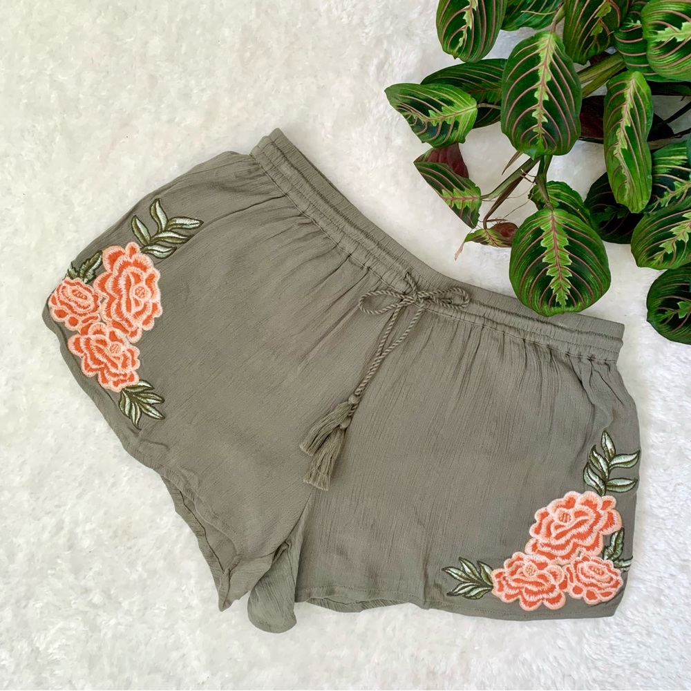 ⭐️2/$20 Derek Heart Floral Embroidered Drawstring Shorts Green/Orange